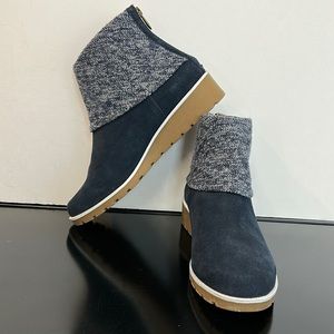 Adrienne Vittadini Blue Tevin Suede Bootie. Sz 8